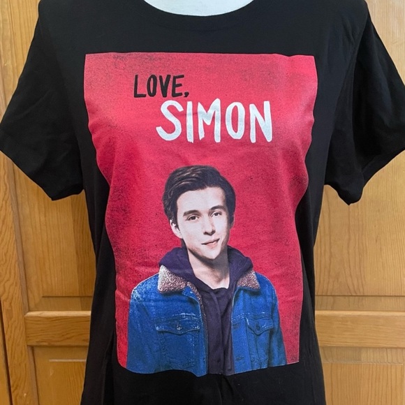 Love Simon Slim Fit T-Shirt (Large) from The “Love Simon” 2018 Movie NWOT - Picture 1 of 6